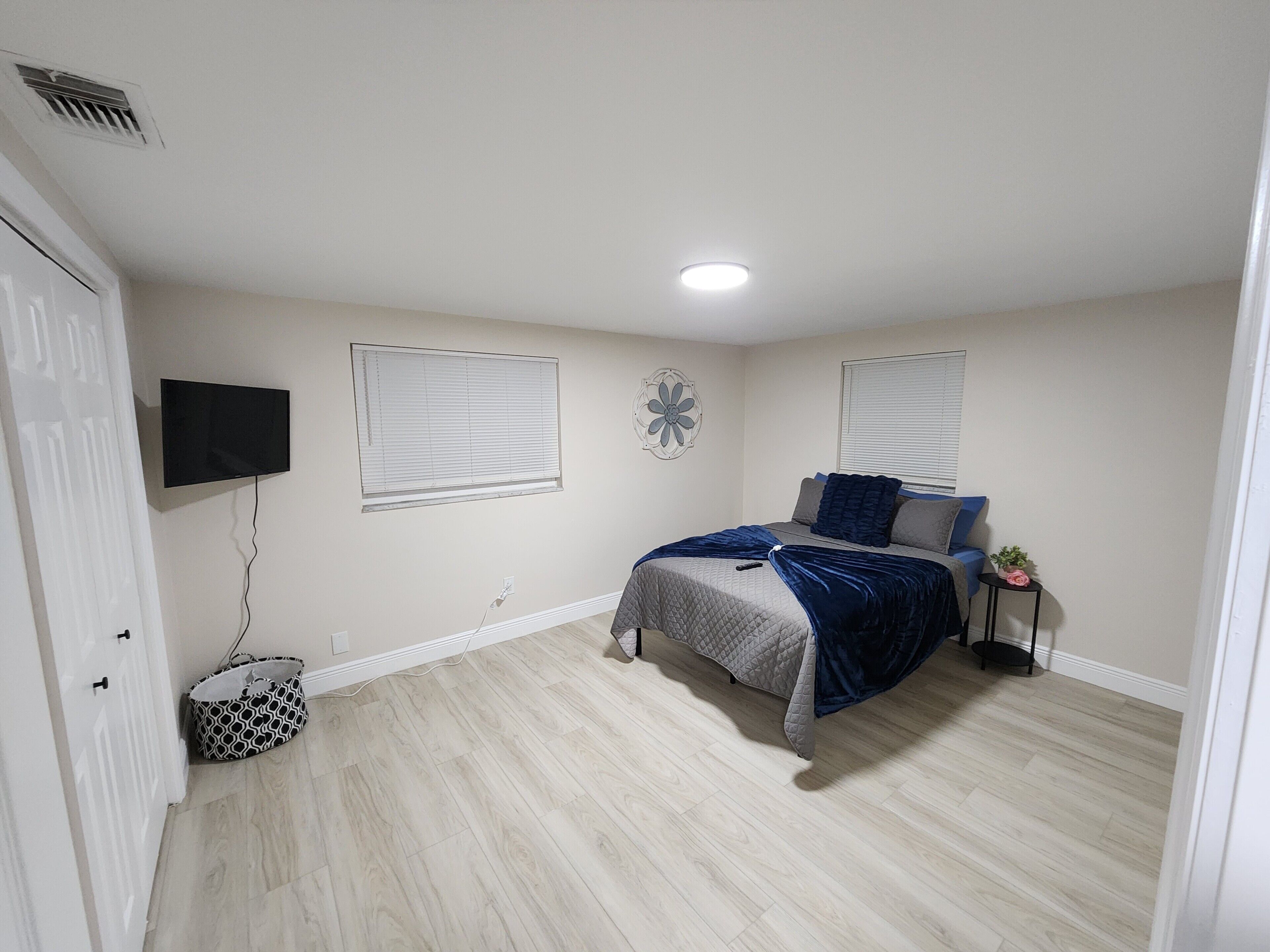 2 habitaciones, tabla de planchar con plancha y wifi gratis 