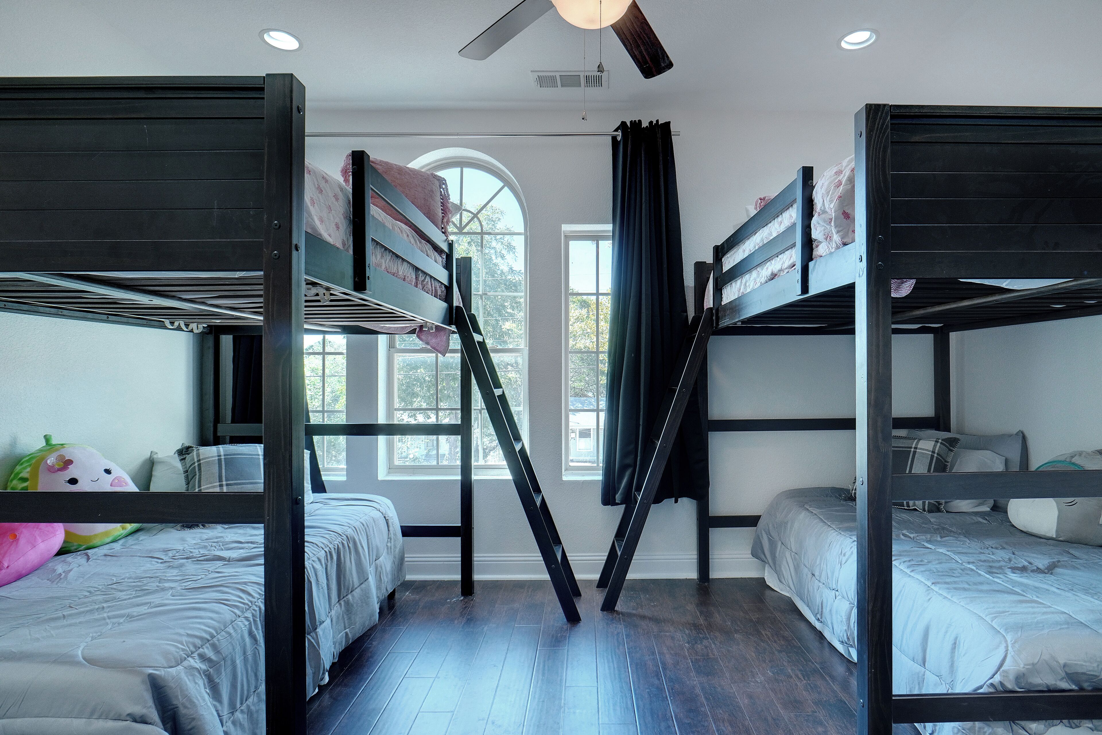 5 chambres, fer et planche à repasser, Wi-Fi, literie fournie