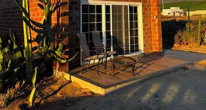 Cozy 1-bedroom cabin in pleasant Tierra Santa with AC