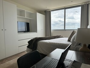 2 habitaciones, tabla de planchar con plancha, wifi y ropa de cama 