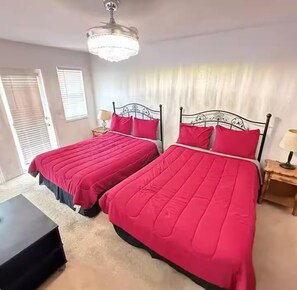 3 bedrooms, iron/ironing board, WiFi, bed sheets - 324 Palermo Villa 30 min to Disney and Universal (Davenport)
