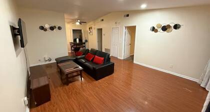 Cozy 2-bedroom Dwelling in Union City