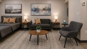 Una televisión, una mesa de tenis de mesa