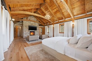 7 bedrooms, desk, iron/ironing board, travel cot - *NEW* Afton Lodge 10,000sqft/Indoor Pool/Hot tub (Hastings)