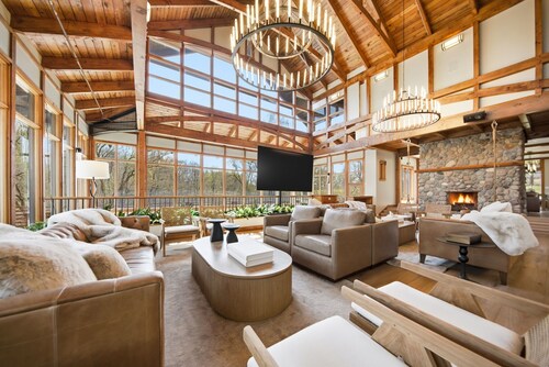 *NEW* Afton Lodge 10,000sqft/Indoor Pool/Hot tub
