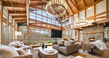 *NEW* Afton Lodge 10,000sqft/Indoor Pool/Hot tub
