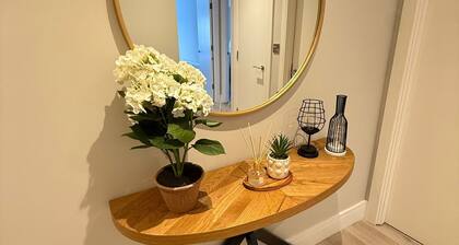 New listing! Stylish 2 Bed in Heart of Malahide