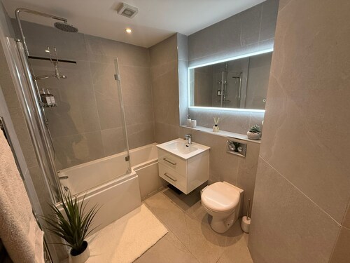 New listing! Stylish 2 Bed in Heart of Malahide