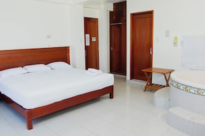 Premium Double Room, 1 King Bed, Air conditioning | Desk, soundproofing, free WiFi