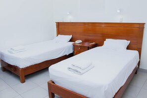 Superior-Dreibettzimmer | Schreibtisch, schallisolierte Zimmer, kostenloses WLAN