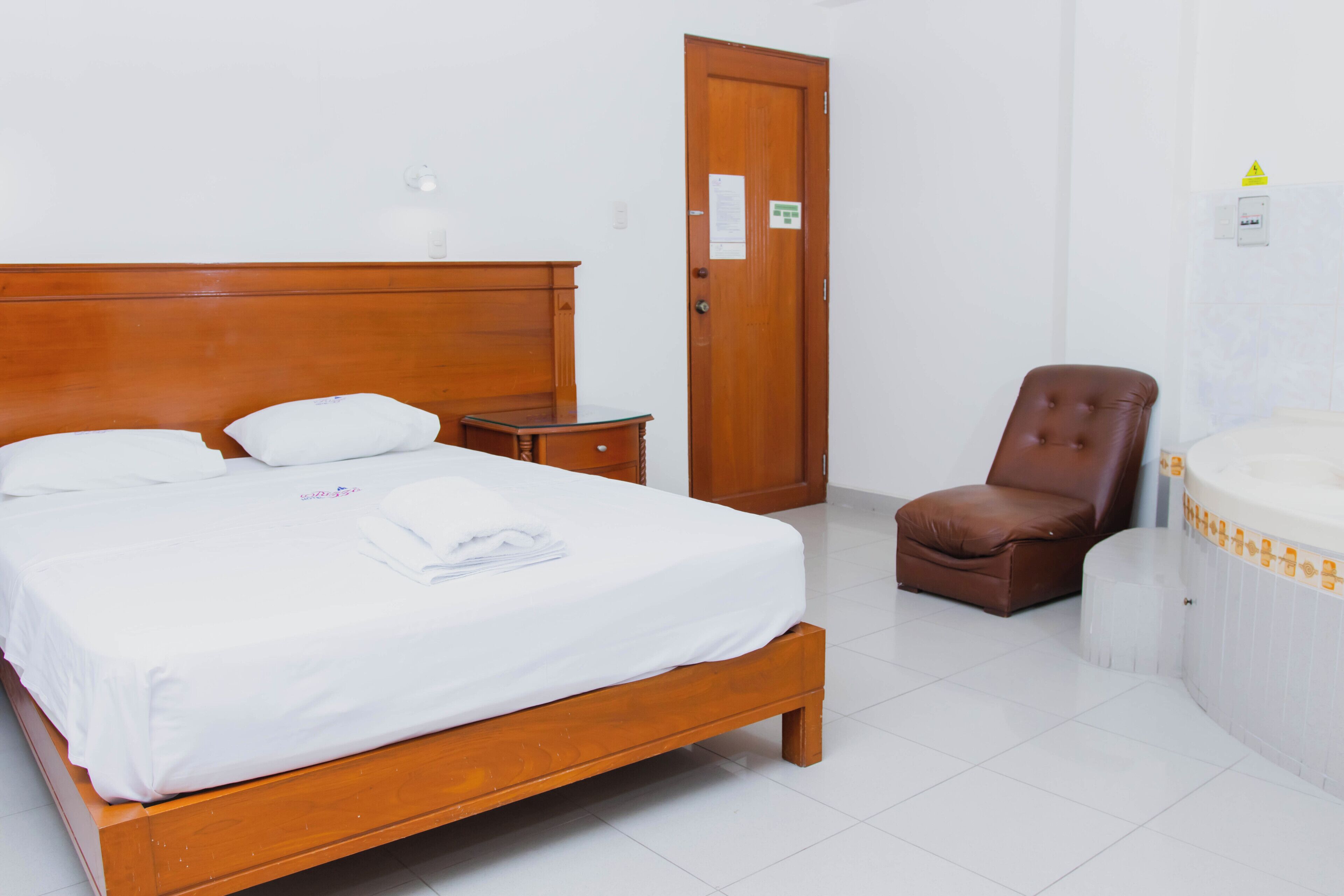 Chambre Double « Premier », 1 grand lit, climatisation | Spa