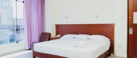 Premium Double Room, 1 King Bed, Air conditioning | Desk, soundproofing, free WiFi