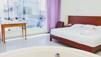 Premium Double Room, 1 King Bed, Air conditioning