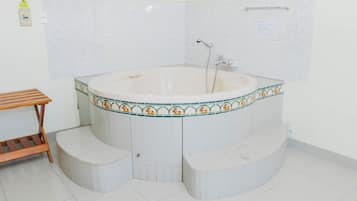 Ducha, toallas, jabón, shampoo