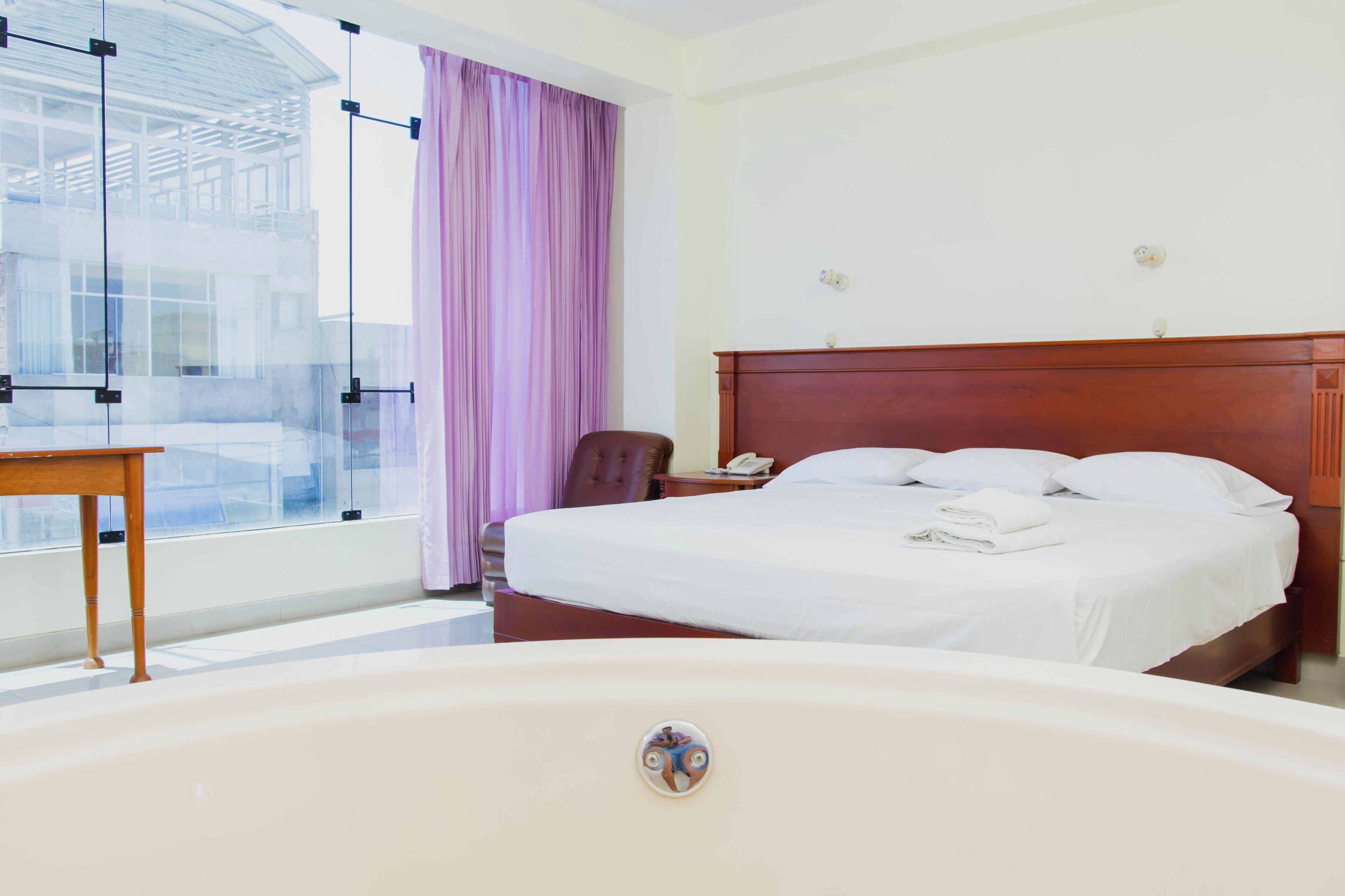 Premium Double Room, 1 Katil Raja (King), Penyaman udara | Meja, kalis bunyi, Wi-fi percuma 
