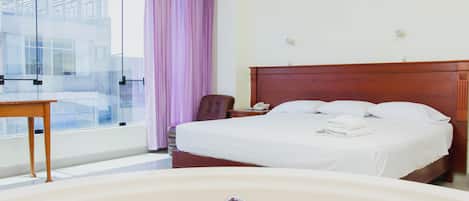 Premium Double Room, 1 King Bed, Air conditioning | Desk, soundproofing, free WiFi
