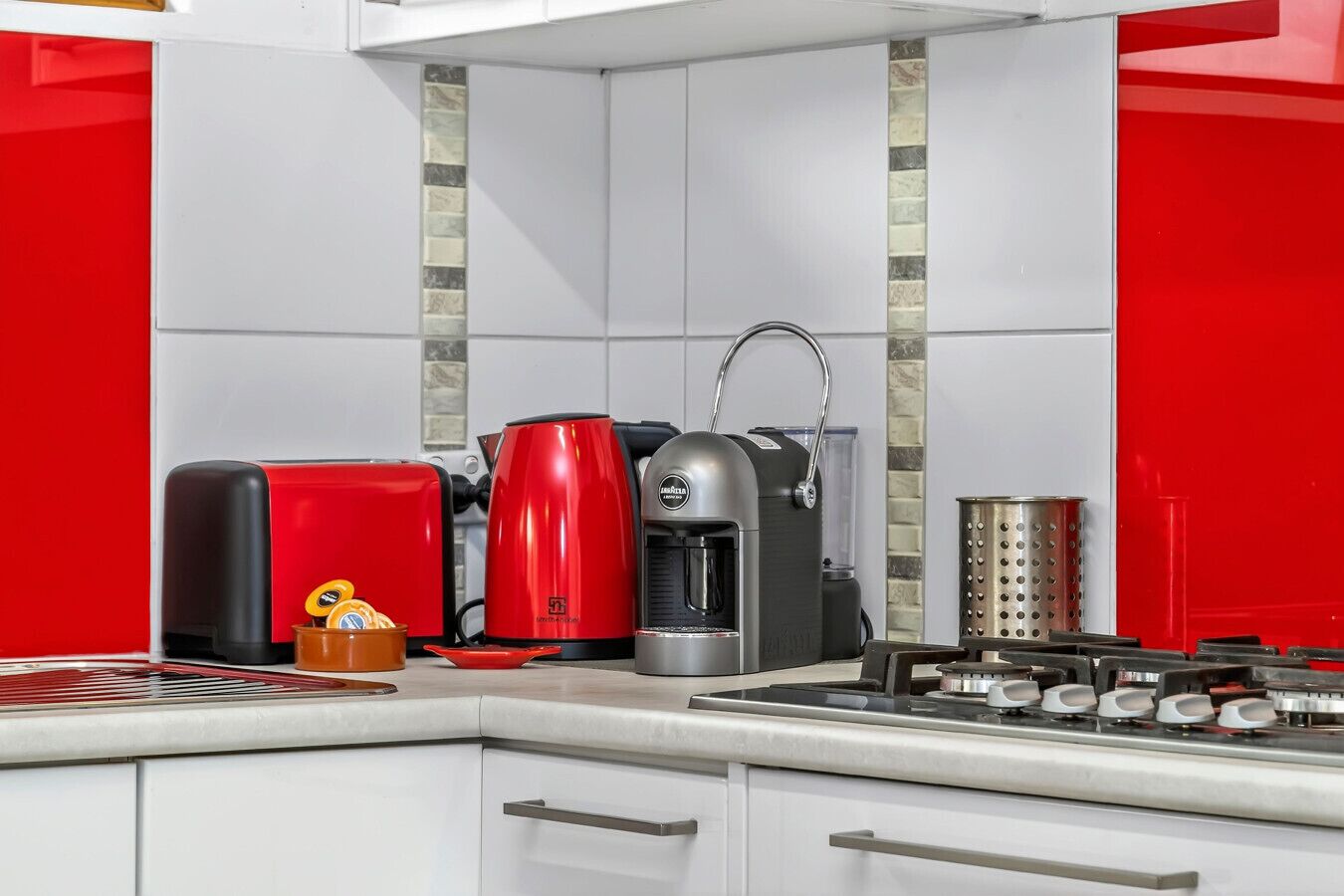 Fridge, microwave, oven, coffee/tea maker