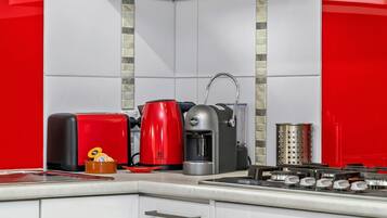 Fridge, microwave, oven, coffee/tea maker