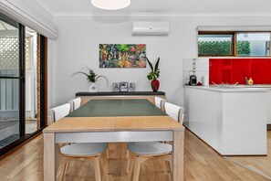 Dining - Seaside Serenity at Henley (Henley Beach South)