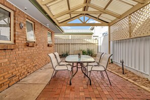 Outdoor dining - Seaside Serenity at Henley (Henley Beach South)