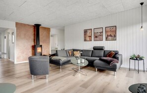 Smart TV, fireplace - Beautiful home in Sydals with WiFi (Sydals)