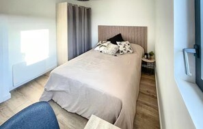 2 bedrooms, iron/ironing board, travel cot, free WiFi - Lovely home in Saint-Vincent-de-Paul (Saint-Vincent-de-Paul)