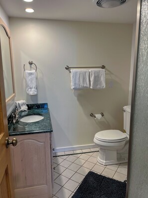 Dusche, Handtücher, Seife, Toilettenpapier