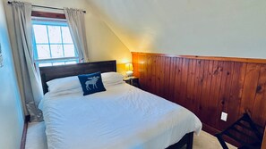3 bedrooms, desk, iron/ironing board, free WiFi - Lake & Trail Landing- ATV & Snowmobile Access (Greenville)