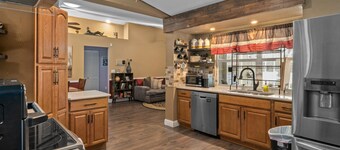 Darkwood Farmhouse Getaway in Spring Hill