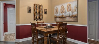 Darkwood Farmhouse Getaway in Spring Hill