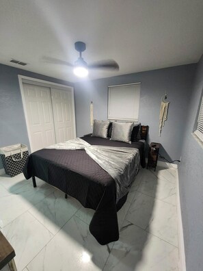 2 bedrooms, iron/ironing board, free WiFi, bed sheets - Water front 2/2 home with AC and Hot tub in charming Hudson (Hudson)