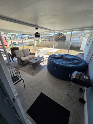 Interior - Water front 2/2 home with AC and Hot tub in charming Hudson (Hudson)