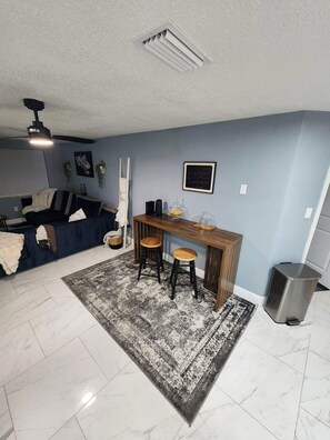 Interior - Water front 2/2 home with AC and Hot tub in charming Hudson (Hudson)