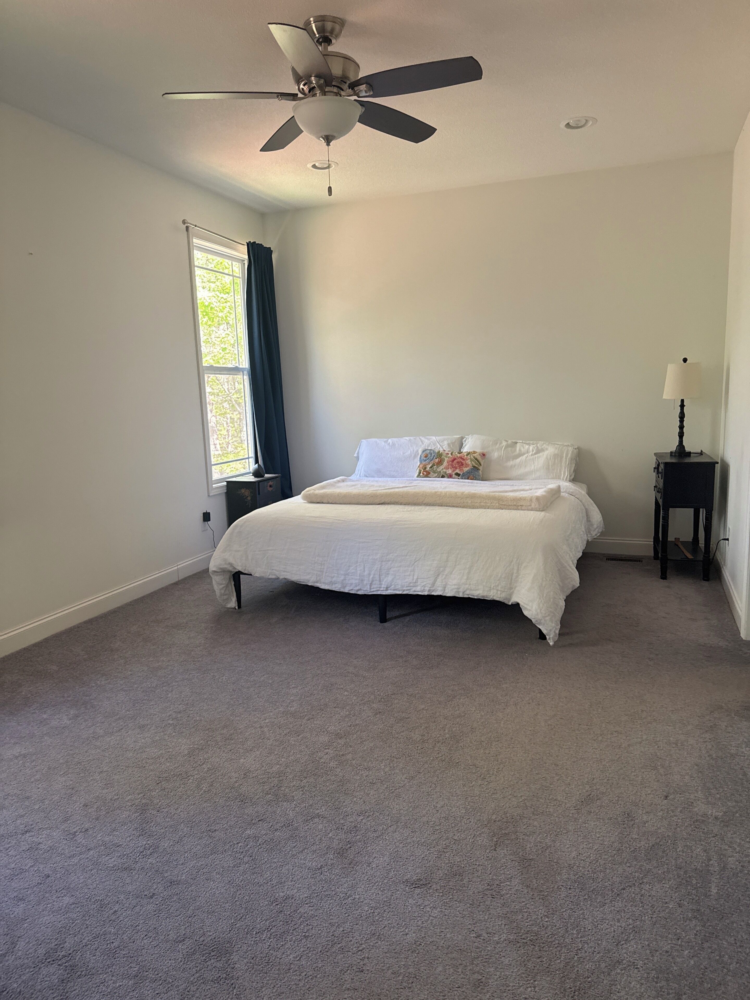 3 bedrooms, iron/ironing board, internet, bed sheets