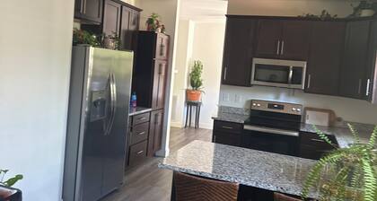 Beautiful 3-bedroom house with AC in pleasant Columbus