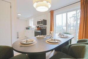 Dining - Shoreline Scandi Suite: Townhouse Near Trails (Colchester)