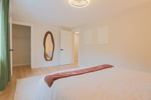 2 bedrooms, iron/ironing board, WiFi, bed sheets
