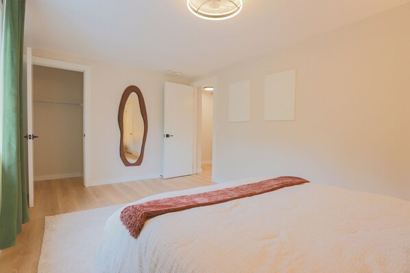 2 habitaciones, tabla de planchar con plancha, wifi y ropa de cama 