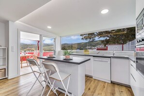 Microwave, oven, stovetop, dishwasher - Home2Book Bright Penthouse with Terrace & Views (Las Palmas de Gran Canaria - Cuenca del Guiniguada)