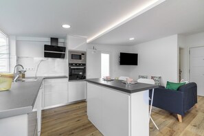 Mikrovågsugn, ugn, spishäll och diskmaskin