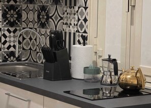 Fridge, microwave, stovetop, coffee/tea maker - Townhouse 41 - Trieste (Civitavecchia)