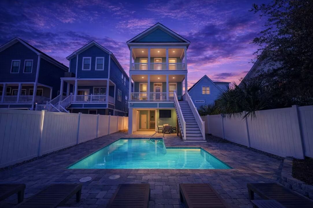 Outdoor pool, a heated pool