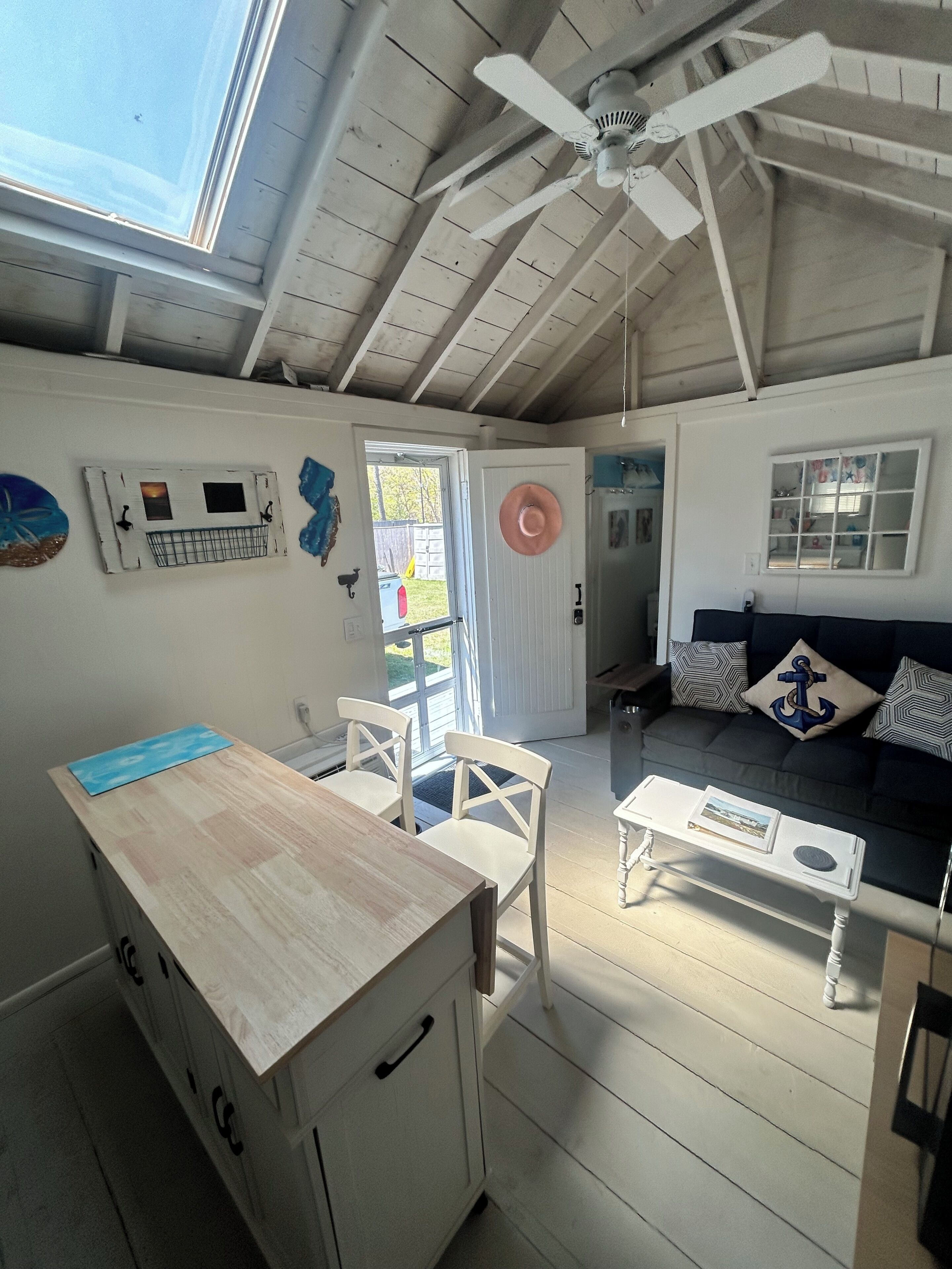 Charming West Yarmouth Cottage- Minutes To Beaches, Dining & Family Fun - Dennis, MA
