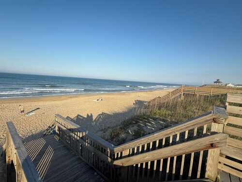Beach side 3-bed across from Wright Brothers Park, 2 blocks from beach access