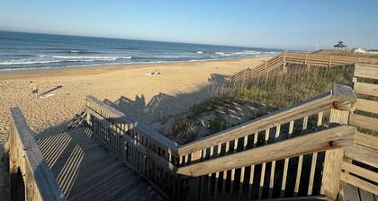 Beach side 3-bed across from Wright Brothers Park, 2 blocks from beach access