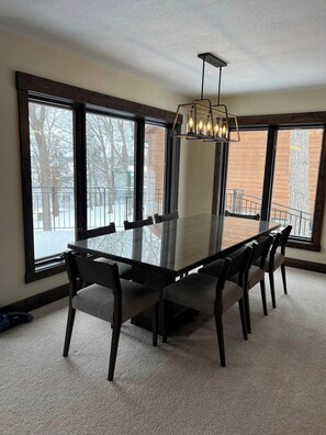Dining - Make Memories on the Whitefish Chain. Cozy Northwoods Getaway. Sleeps up to 13! (Pequot Lakes)