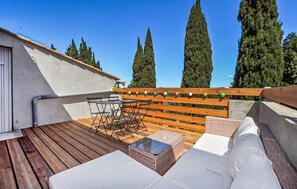 Terrace/patio - 1 bedroom beautiful home in Verzeille (Verzeille)