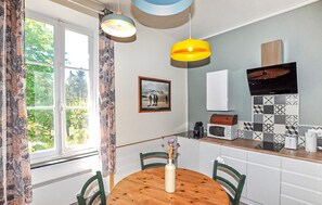 Dining - 1 bedroom beautiful home in Verzeille (Verzeille)