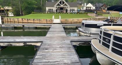 The Perch at Lake Martin: 3 bedroom house/pool/fire pit/dock/boat launch