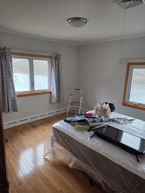 1 bedroom, iron/ironing board, WiFi, bed sheets - A room with a stunning view (Quaker Hill)